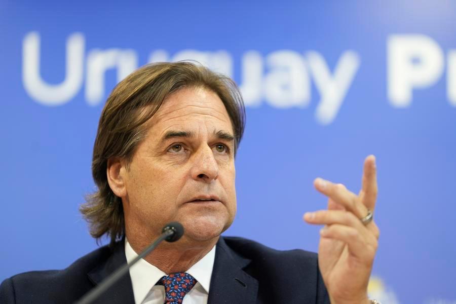 Expresidente uruguayo Luis Lacalle Pou sufre accidente a caballo sin lesiones graves