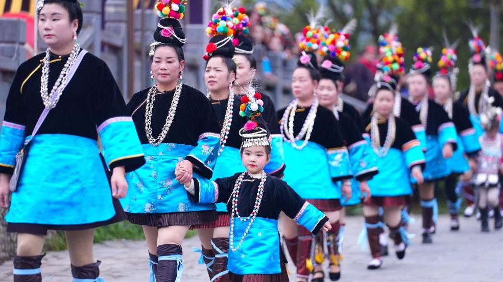 Se celebra Festival Sama en Guizhou
