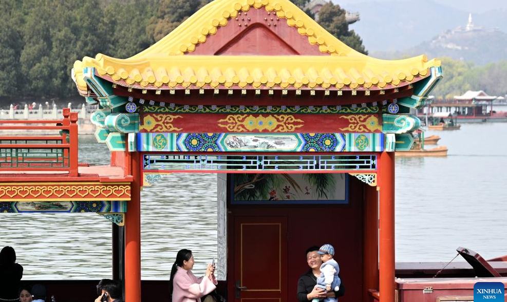 La primavera florece en el Palacio de Verano de Beijing