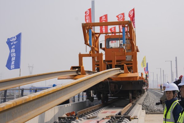 Nueva línea de alta velocidad moderniza y fortalece la red ferroviaria de China
