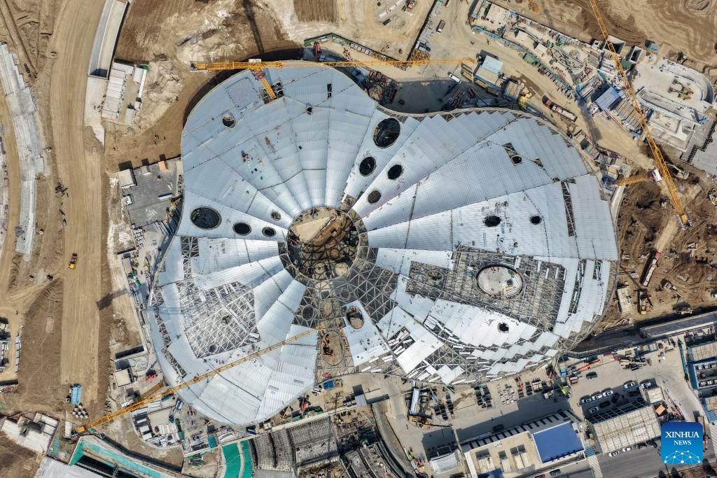 Vista aérea de sitio de construcción de plaza cultural urbana en Nueva Area de Xiong'an, China