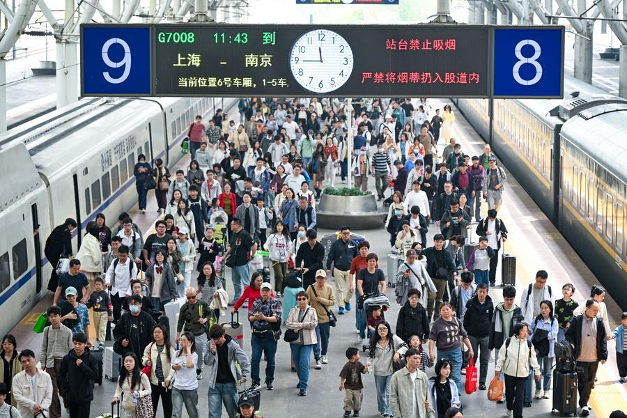 China reporta fuerte crecimiento del consumo durante vacaciones por Festival Qingming