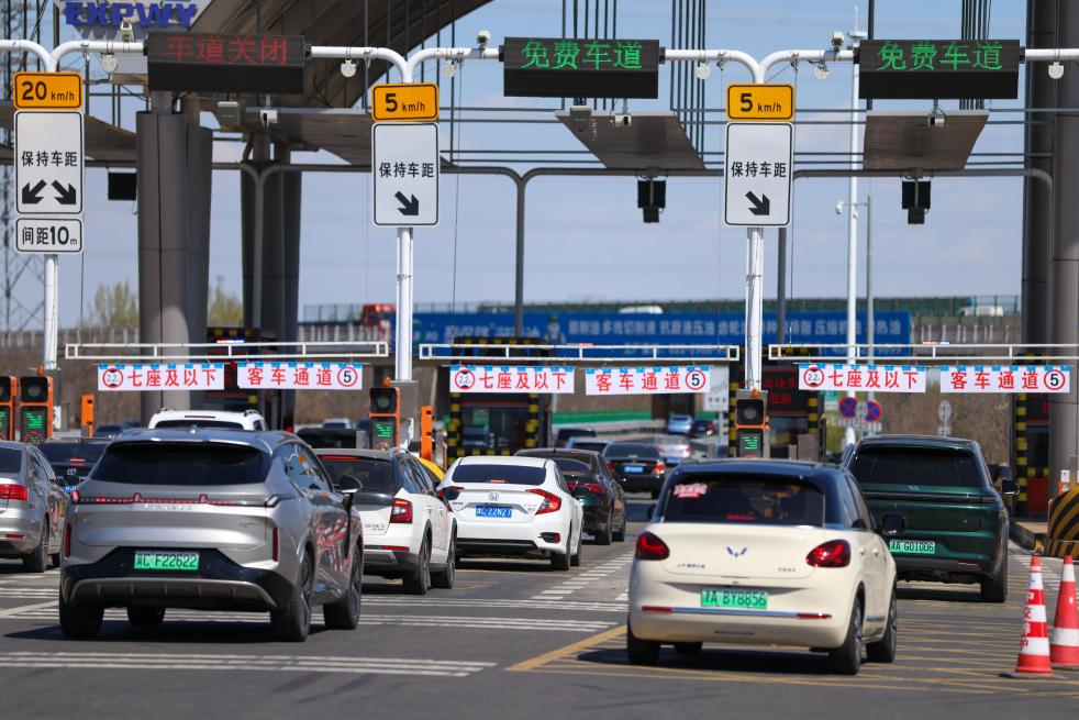 China registra 778,45 millones de viajes por carretera durante las vacaciones del Festival Qingming