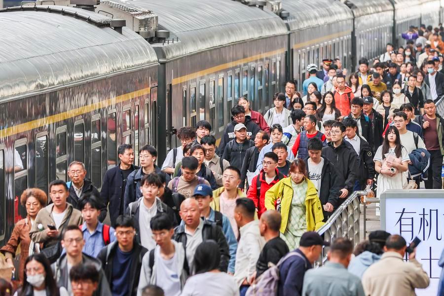 China registra aumento de 5,6% en viajes interregionales durante vacaciones por Festival Qingming