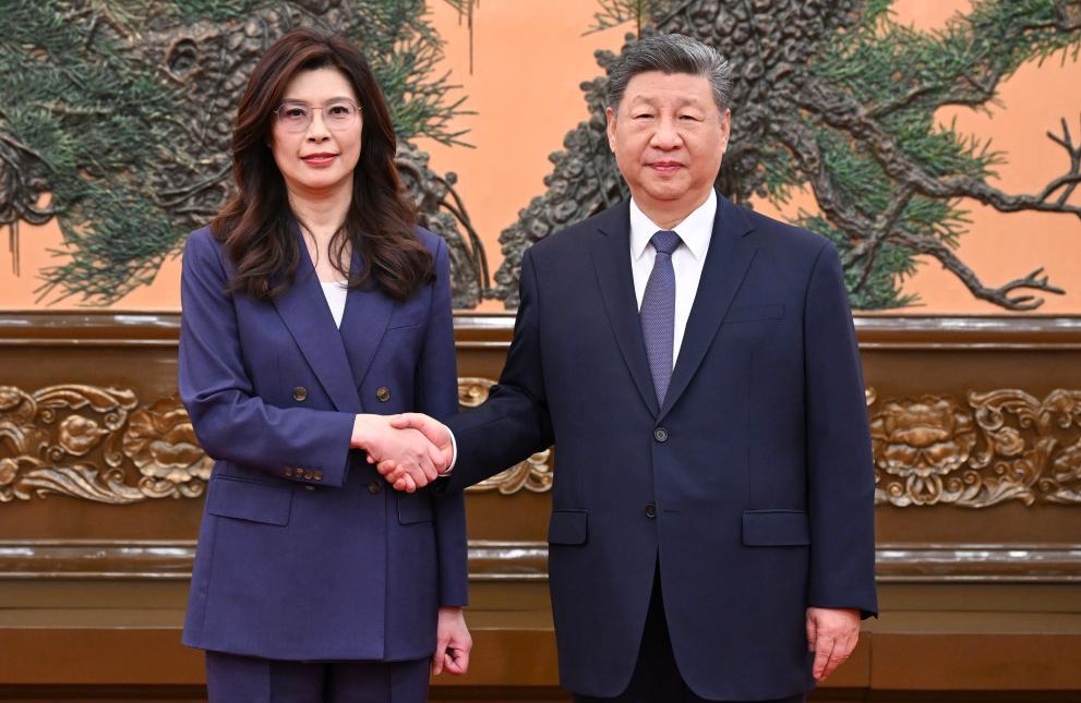 Xi se reúne con líder del KMT, Cheng Li-wun, en Beijing