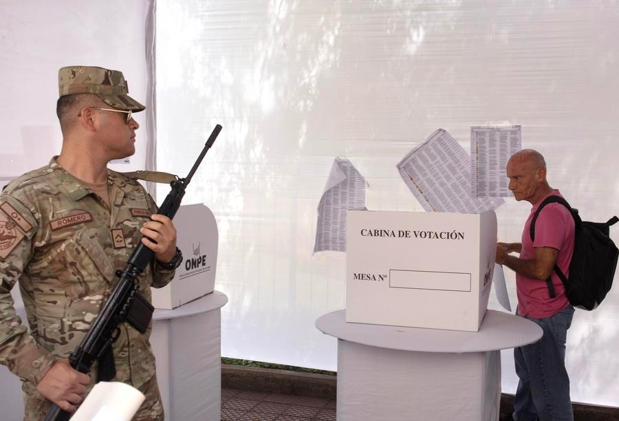 Inicia cierre de centros de votación habilitados para elecciones generales de Perú