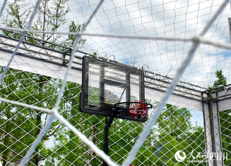 Momento de anotación en el campo de baloncesto con drones. (Foto: Yuan Manni/ Diario del Pueblo digital)