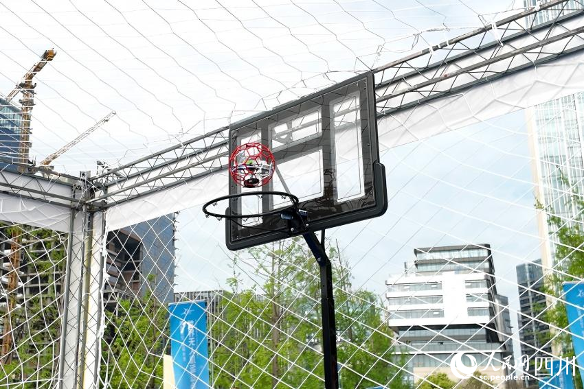 Competencia de baloncesto con drones en progreso. (Foto: Yuan Manni/ Diario del Pueblo digital)