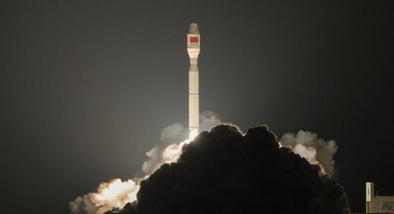 China lanza con éxito satélite de prueba para apoyo a tecnología de internet por satélite