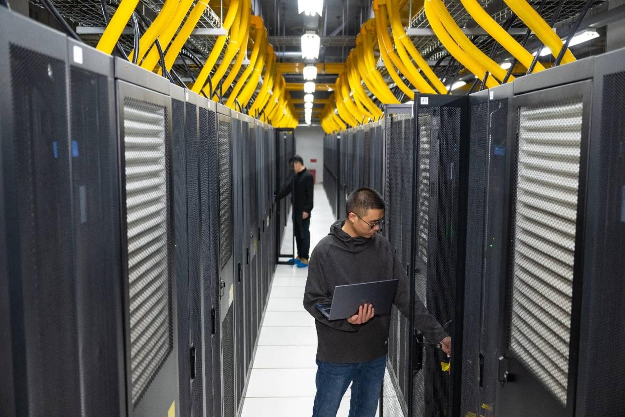 Modelos gigantes chinos de IA logran uso global generalizado