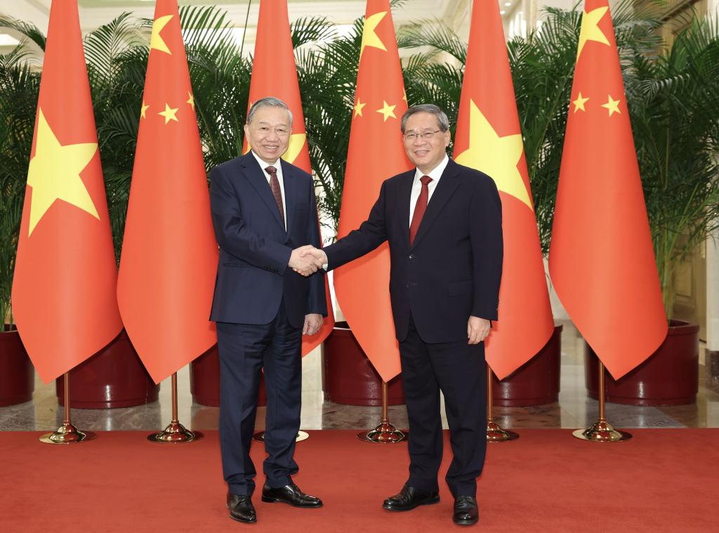 China promoverá conectividad con Vietnam en ferrocarriles de ancho estándar, autopistas y puertos inteligentes, afirma primer ministro chino