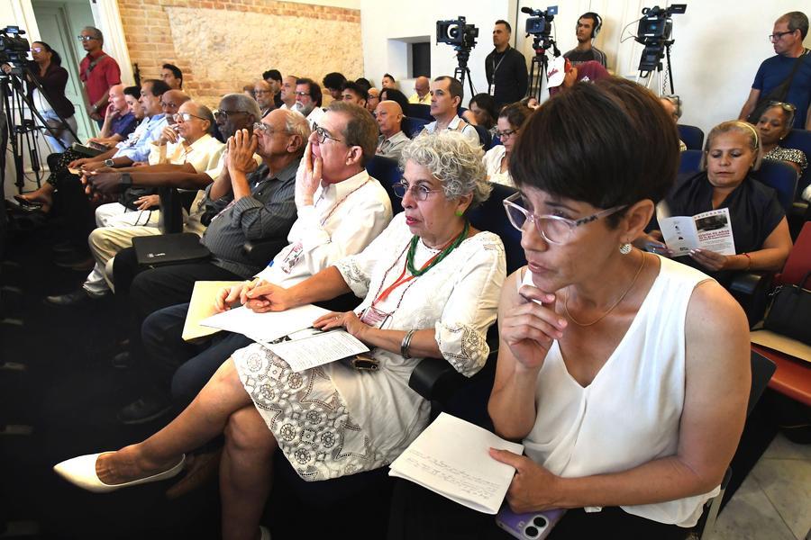 Imagen del 14 de abril de 2026 de personas participando en el taller "Girón: 65 años de la victoria contra el imperialismo", en el Centro Fidel Castro Ruz, en La Habana, capital de Cuba. (Xinhua/Joaquín Hernández) 