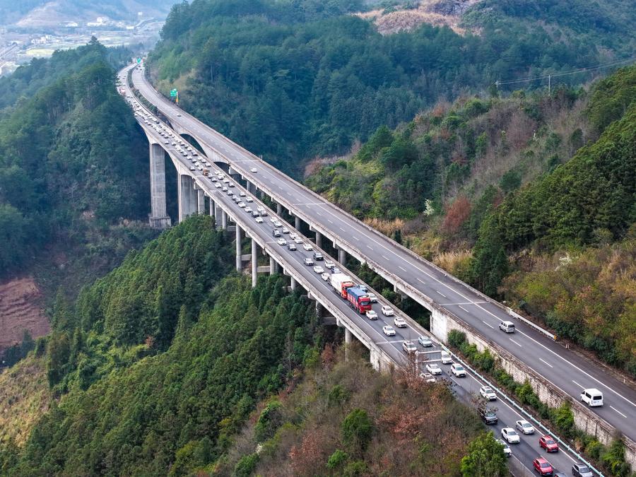 Inversión en activos fijos de China aumenta 1,7% en primer trimestre de 2026