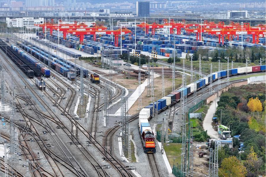 Volumen de carga de trenes China-Europa aumenta 22% en primer trimestre