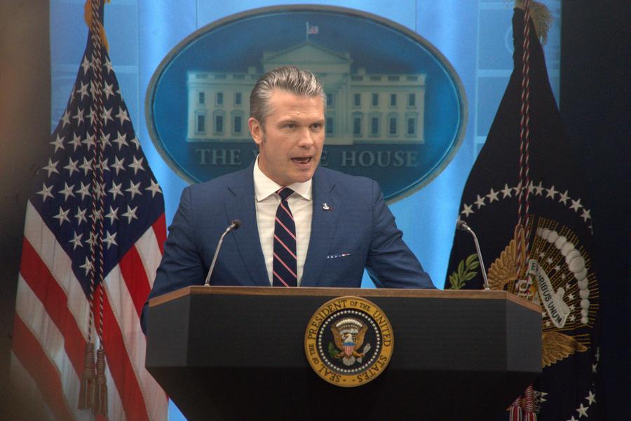 Hegseth amenaza con bombardear "infraestructura, energía y electricidad" de Irán