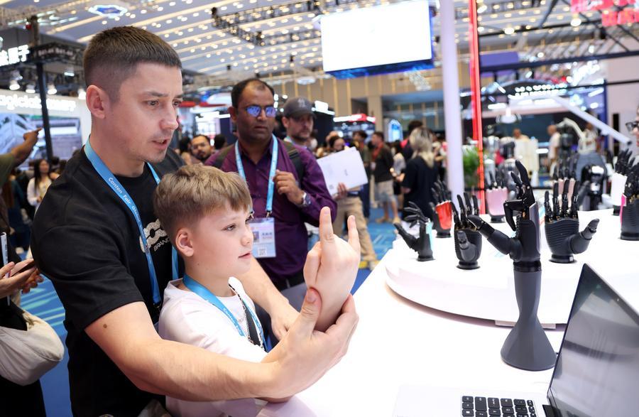 Feria de Cantón de China registra asistencia récord de compradores extranjeros en su primera fase