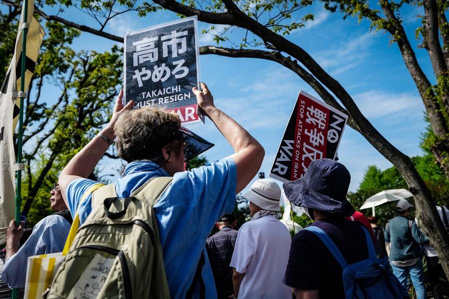 Protestan 36.000 personas en Tokio ante impulso de premier japonesa de modificar la Constitución