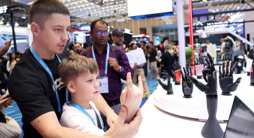 Feria de Cantón de China registra asistencia récord de compradores extranjeros en su primera fase