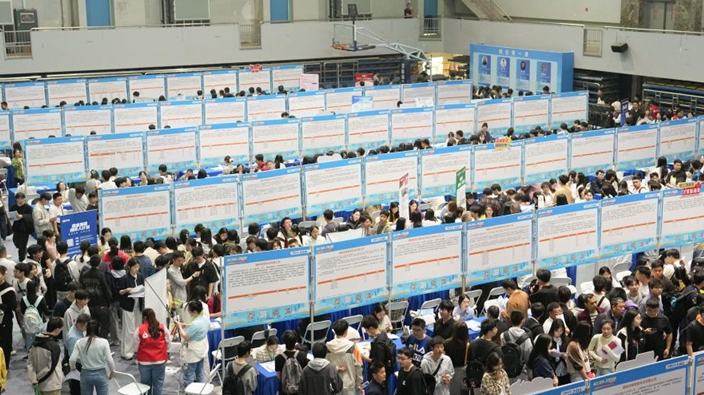 La carrera por los talentos en IA en China se intensifica a medida que los gobiernos locales y las empresas aumentan la contratación