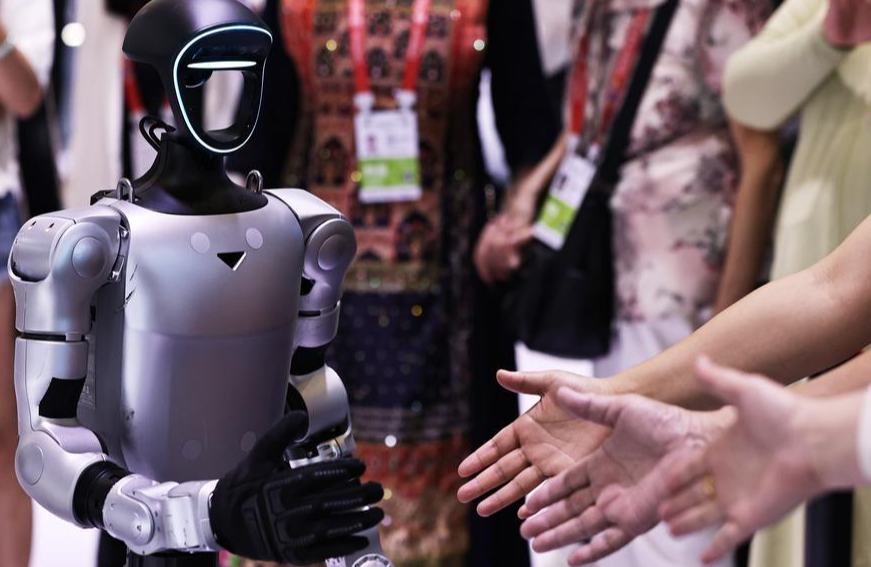 Robot humanoide de Unitree bate récord mundial humano de 1.500 metros en clasificación del medio maratón de robots de Beijing