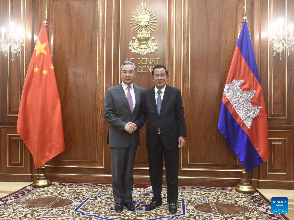 Jefe de Estado interino de Camboya se reúne con canciller chino