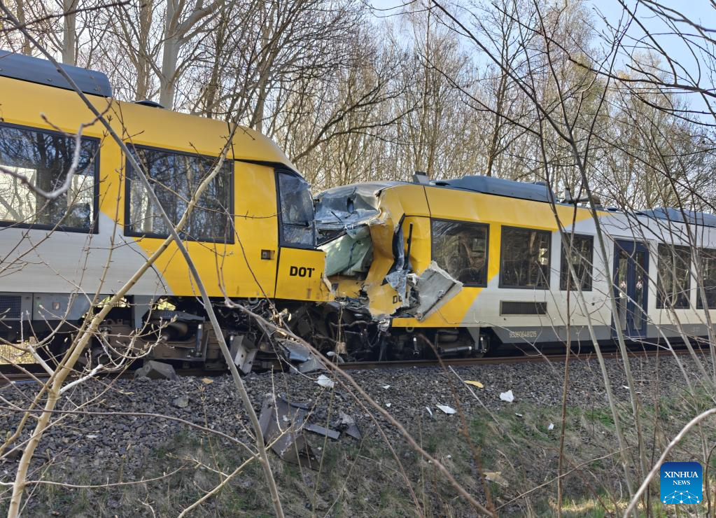 Colisión de trenes en Dinamarca deja 18 heridos, cinco de ellos en estado crítico