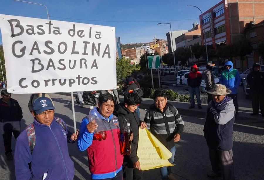 Escasez de diésel en Bolivia paraliza transporte de larga distancia y desata protestas del sector
