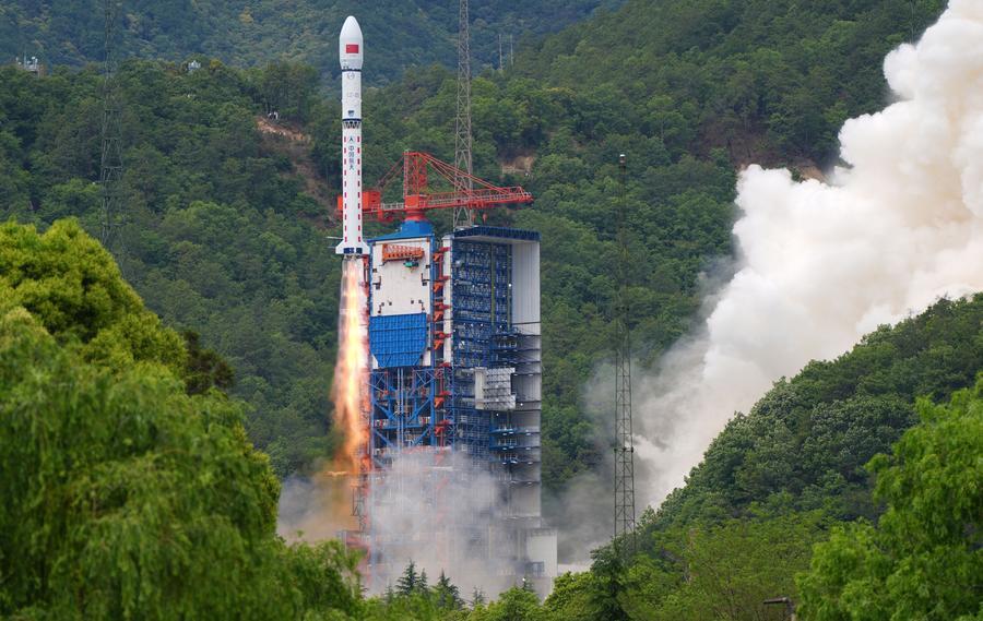 China lanza nuevos satélites para experimentación de tecnología de internet