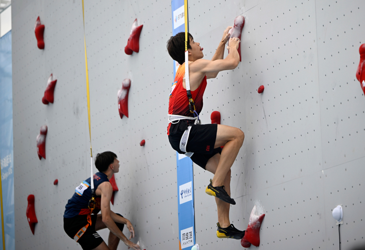 Escalador chino Zhao Yicheng rompe récord mundial en Hainan
