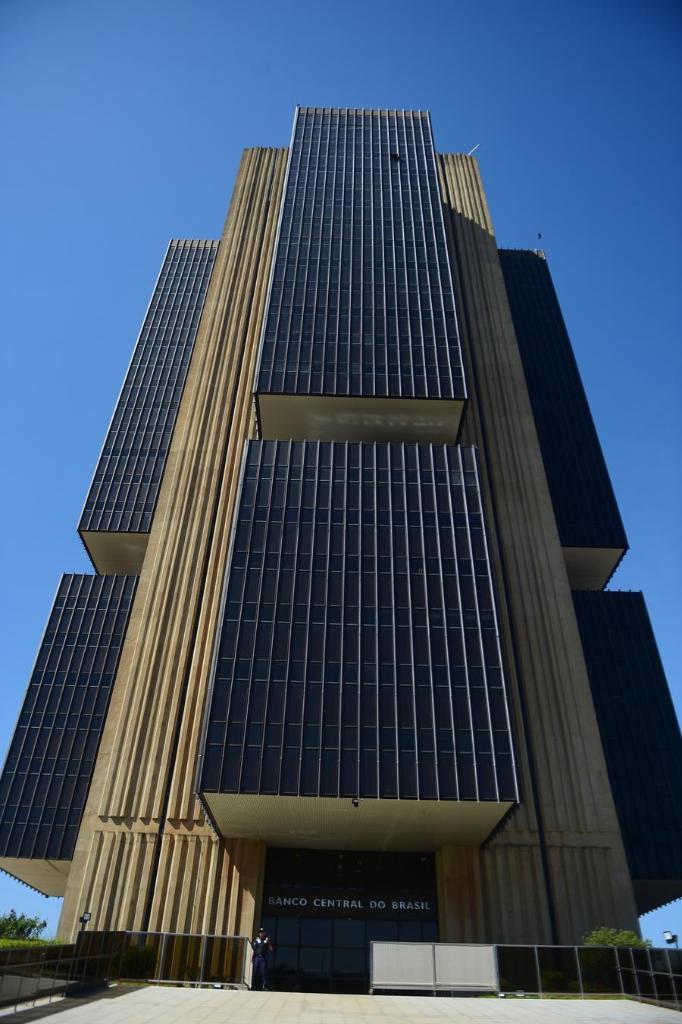 Banco Central de Brasil reduce tasa básica de interés a 14,50 %