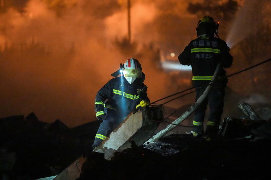 China ordena suspensión total de producción de fuegos artificiales tras mortal explosión