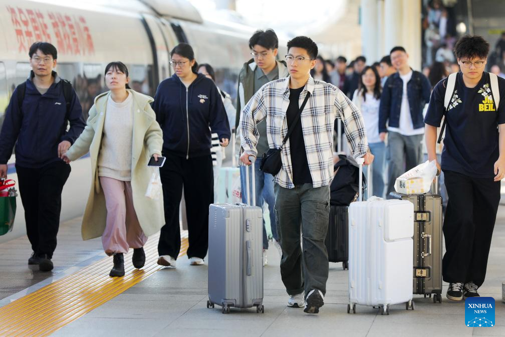 Viajes de pasajeros por ferrocarril de China superan 100 millones durante las vacaciones del Primero de Mayo