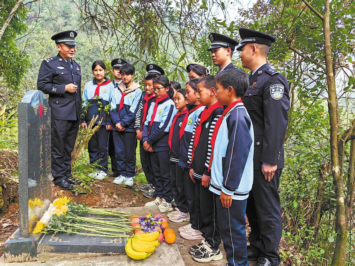 La policía fronteriza transforma la educación en las aldeas rurales