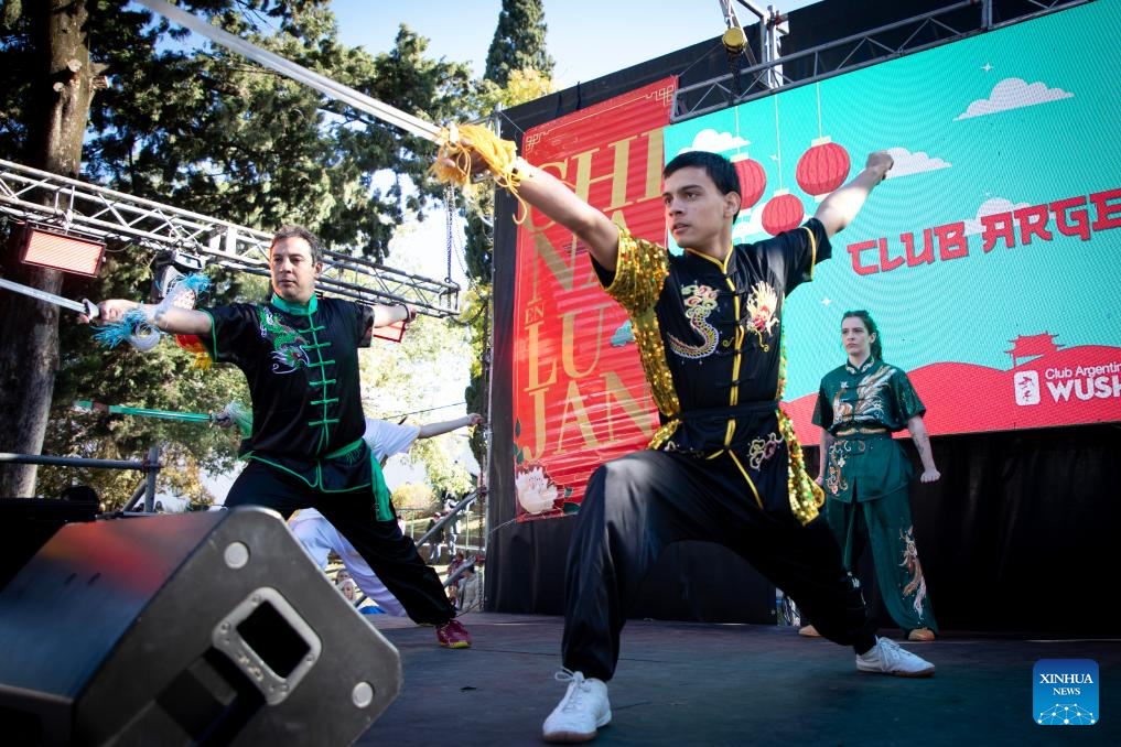 Cultura china atrae a miles de argentinos durante festival otoñal