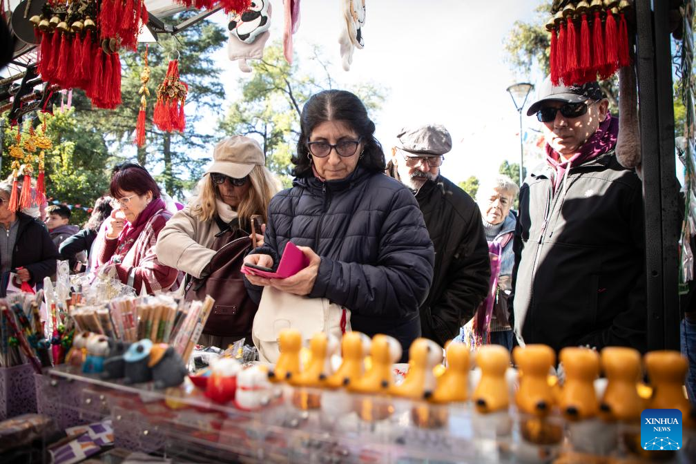 Cultura china atrae a miles de argentinos durante festival otoñal