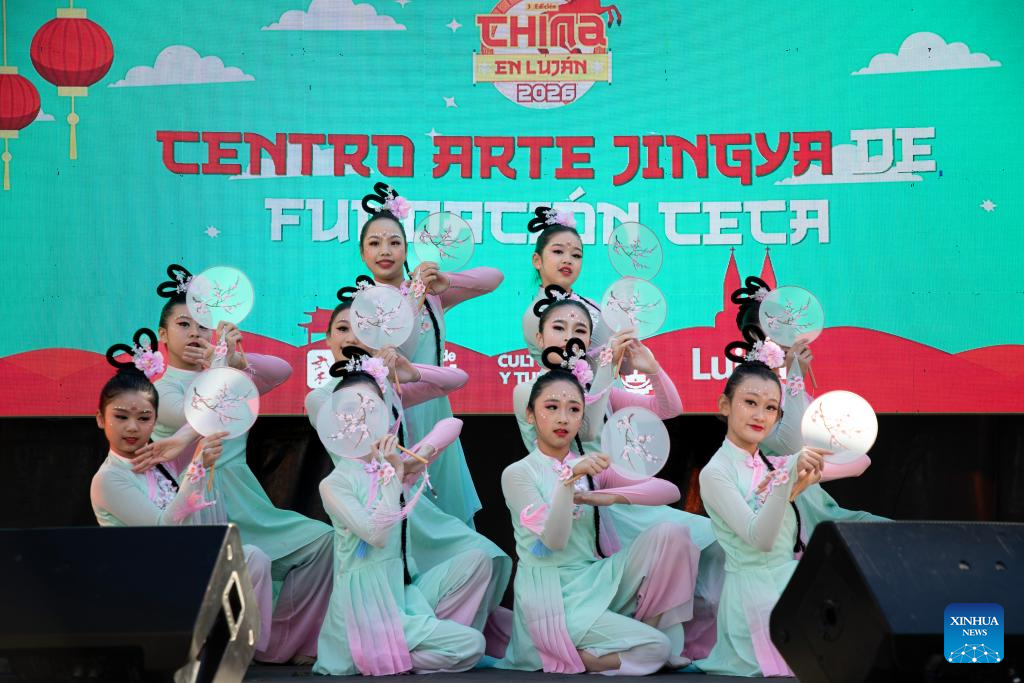 Cultura china atrae a miles de argentinos durante festival otoñal