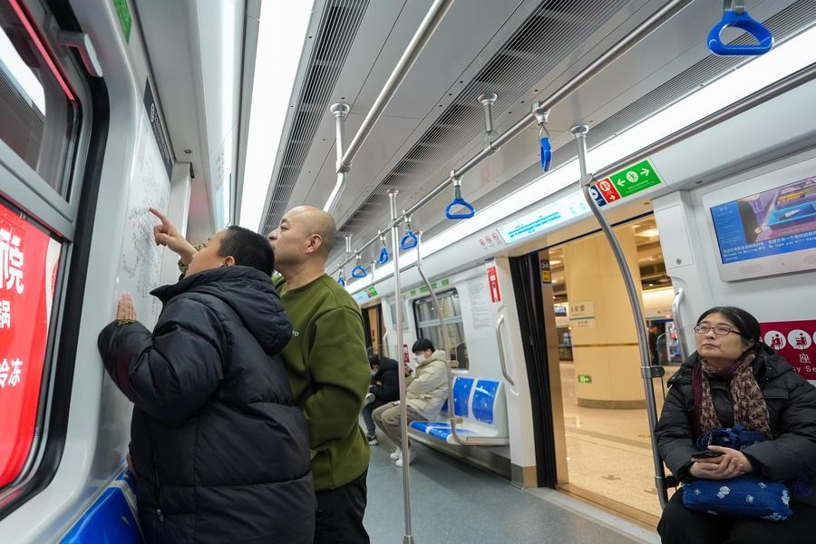Beijing lanza servicio piloto de metro que permite llevar bicicletas a bordo