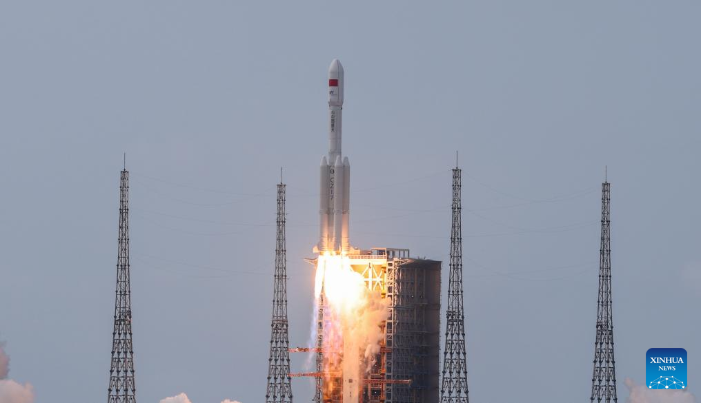 China lanza nave de carga Tianzhou-10 para enviar suministros a estación espacial