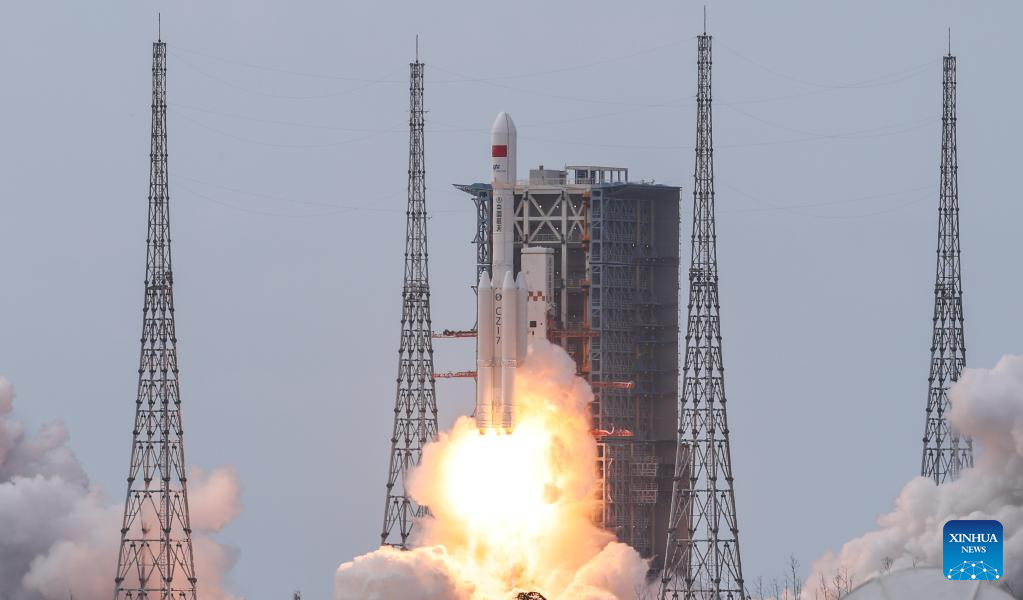 China lanza nave de carga Tianzhou-10 para enviar suministros a estación espacial