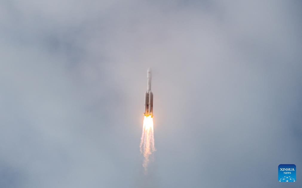 China lanza nave de carga Tianzhou-10 para enviar suministros a estación espacial