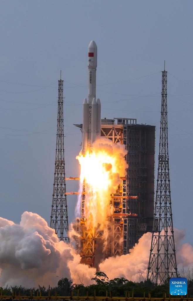China lanza nave de carga Tianzhou-10 para enviar suministros a estación espacial