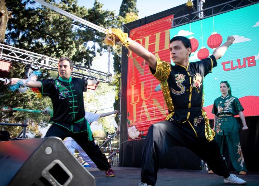 Cultura china atrae a miles de argentinos durante festival otoñal