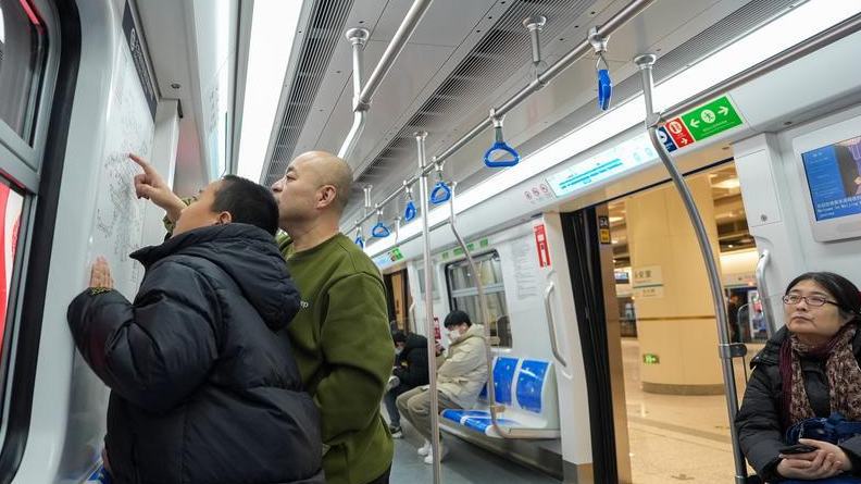 Beijing lanza servicio piloto de metro que permite llevar bicicletas a bordo