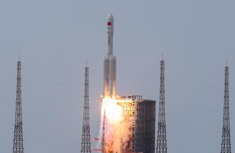 China lanza nave de carga Tianzhou-10 para enviar suministros a estación espacial