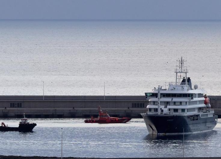 España concluye evacuación final y crucero afectado por hantavirus parte a Róterdam