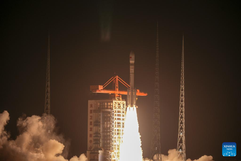 China lanza nuevo grupo de satélites para constelación comercial