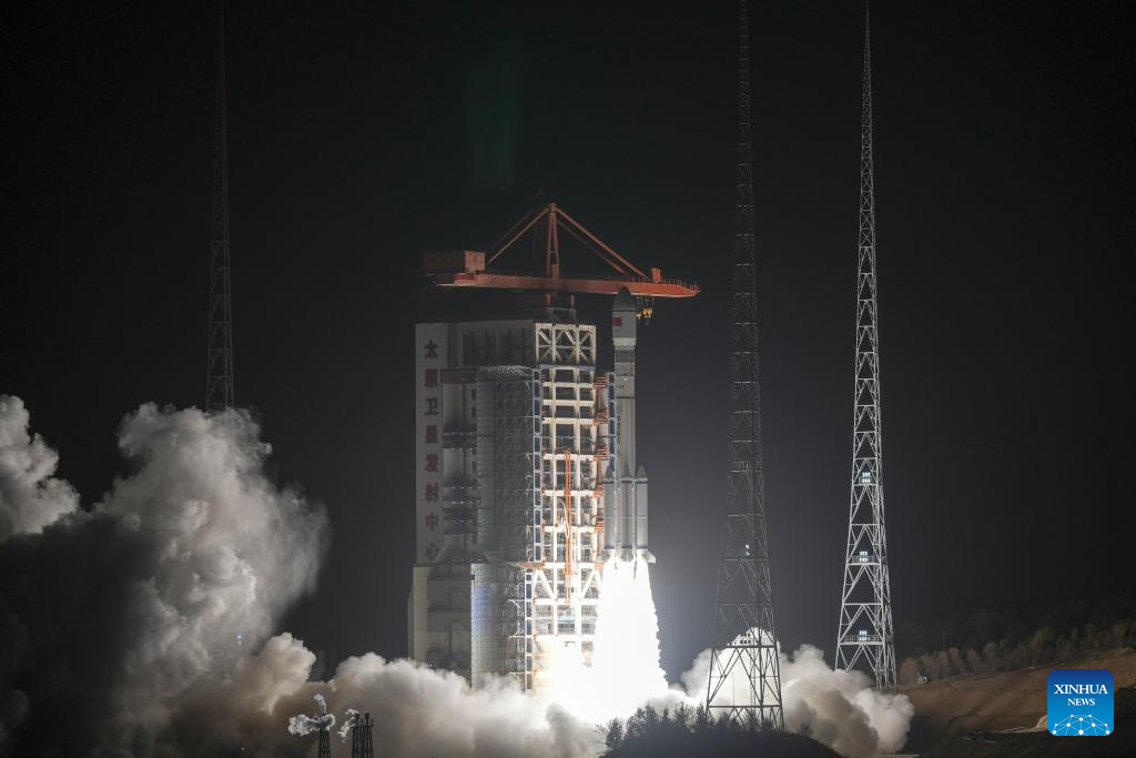 China lanza nuevo grupo de satélites para constelación comercial