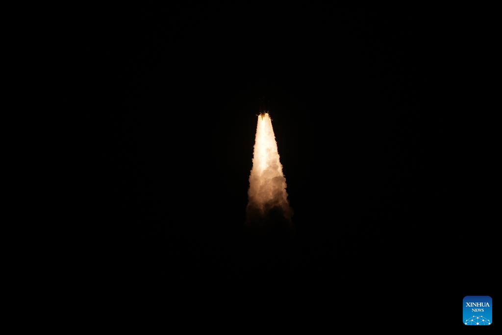 China lanza nuevo grupo de satélites para constelación comercial