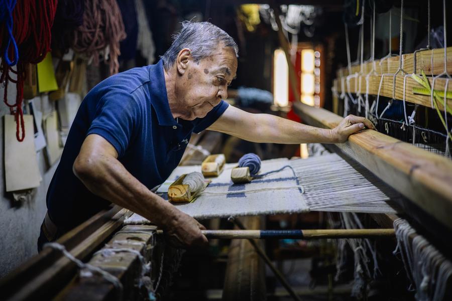 Artesanas de México y China unen tradiciones textiles durante taller cultural en Tlaquepaque