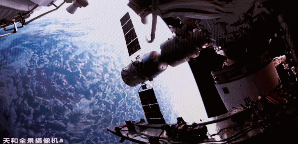 Nave espacial china Shenzhou-23 se acopla a estación espacial Tiangong